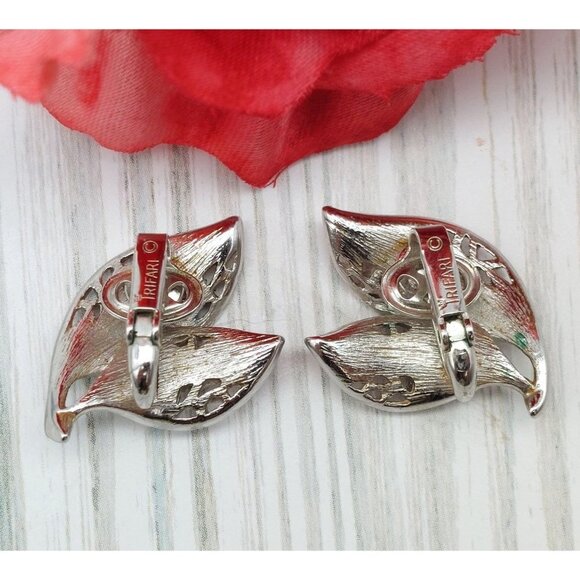 Cute Crown TRIFARI Silver Tone Vintage Leaf Clip On Earrings Brushed & Smooth 1" - Picture 8 of 9